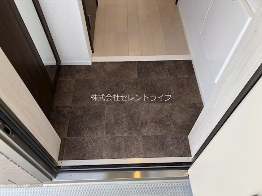 玄関内部 SRLレジデンスII