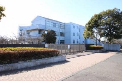 守谷市立けやき台中学校(中学校/中等教育学校)まで1010m 清風ハイツB