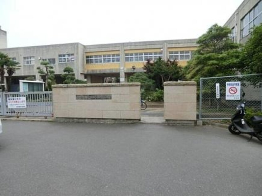 龍ｹ崎市立龍ｹ崎西小学校(小学校)まで988m コーポひまわり