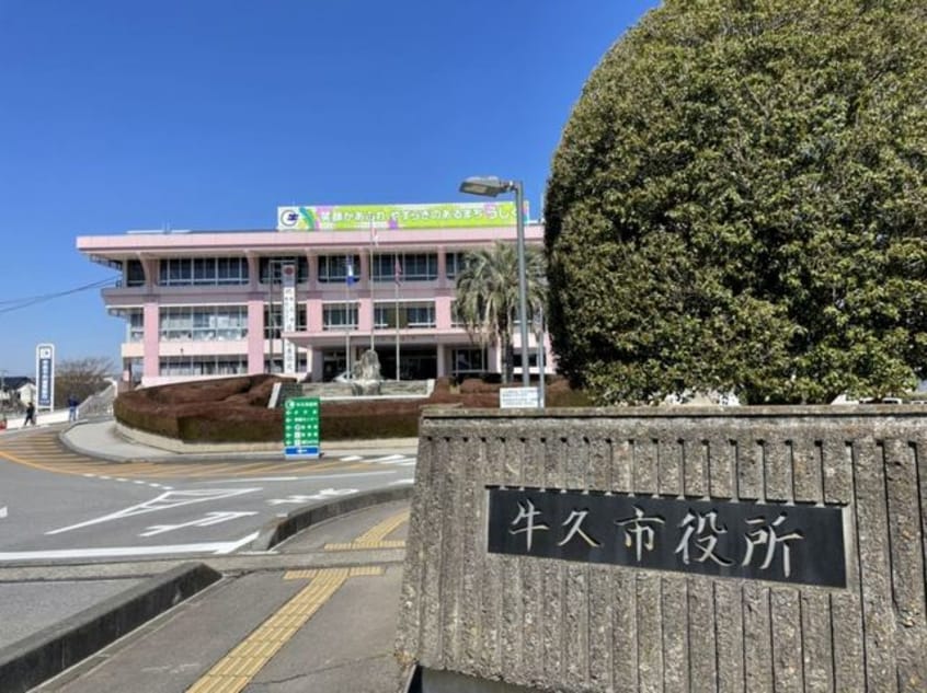 牛久市役所まで600m パルテール・スクウェア