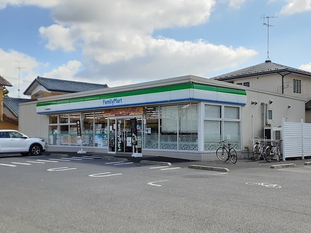 ファミリーマート竜ヶ崎警察署前まで730m クリスタル　ピア