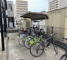 屋根付き駐輪場完備 レオパレスシェソワIII