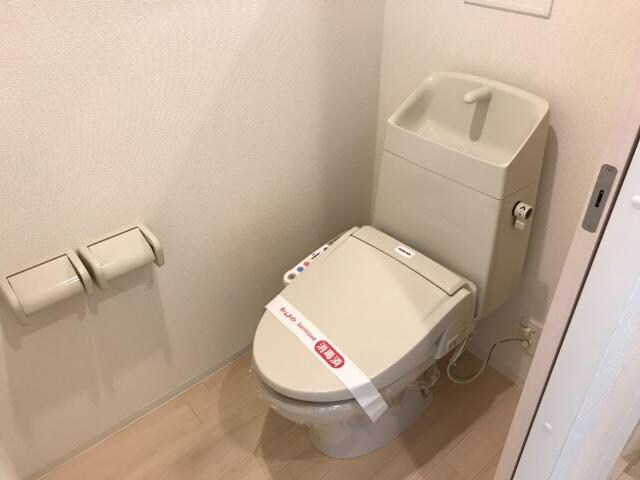 トイレ クレール松葉III