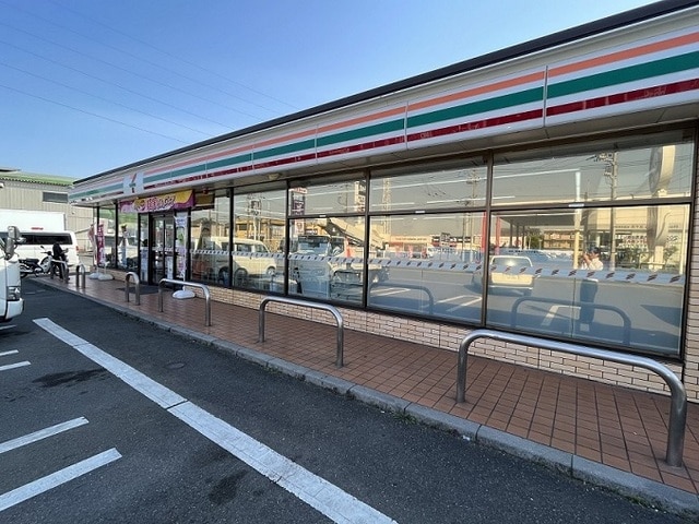 セブンイレブン流山長崎小前店まで800m グレースヒルズ