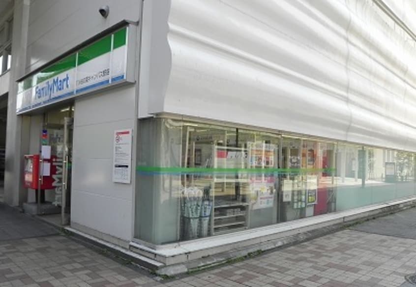 ファミリーマートまで700m エクロール正連寺Ｂ
