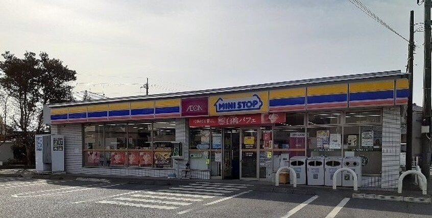 ミニストップまで1100m シャルム　III
