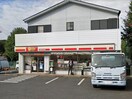 ニューヤマザキデイリーストアまで400m ロックガーデン森Ｅ