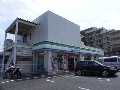ファミリーマートまで650m サンライズ西原