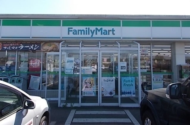 コンビニまで550m グリーンコートＡ