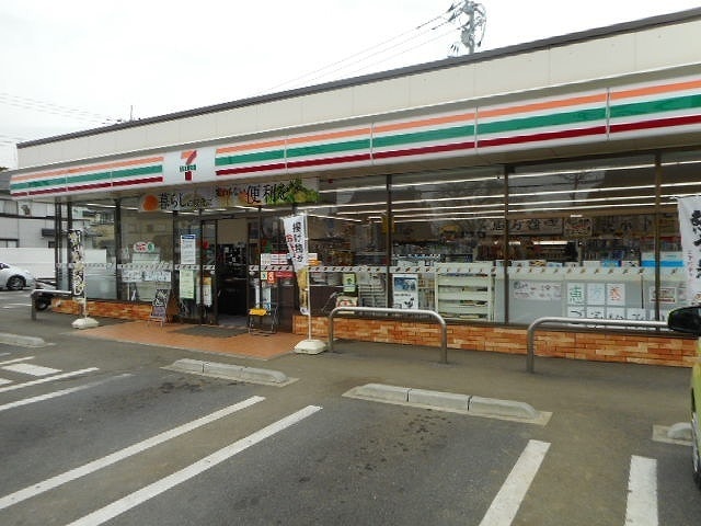 セブンイレブンまで650m クレストファイン２