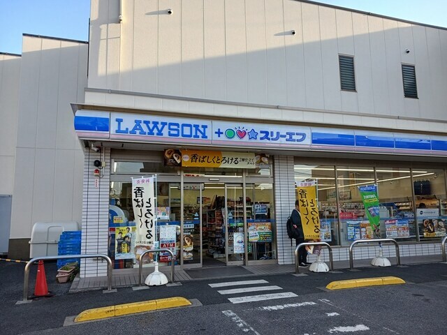 ローソン逆井駅前店まで698m コンフォートＤ