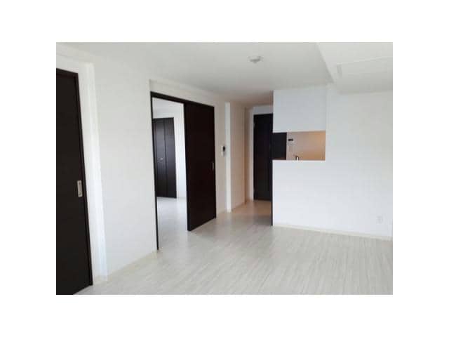  ラグジースペース栄通