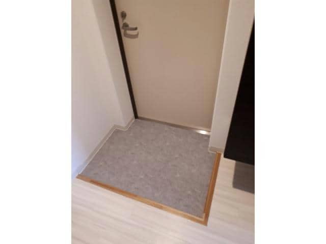  ラグジースペース栄通