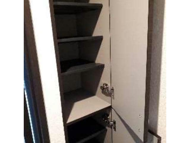  ラグジースペース栄通