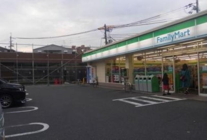 ファミリーマート吹田山田南店(コンビニ)まで136m※ファミリーマート吹田山田南店 光マンション