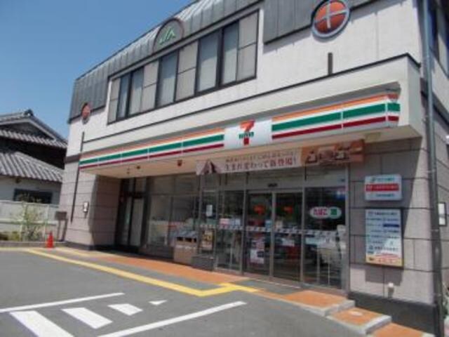 セブンイレブン摂津千里丘東1丁目店(コンビニ)まで471m※セブンイレブン摂津千里丘東1丁目店 メゾン・ド・クレアーレ千里丘