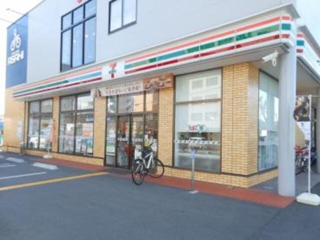 セブンイレブン摂津千里丘6丁目店(コンビニ)まで823m※セブンイレブン摂津千里丘6丁目店 ハッピーハイツ