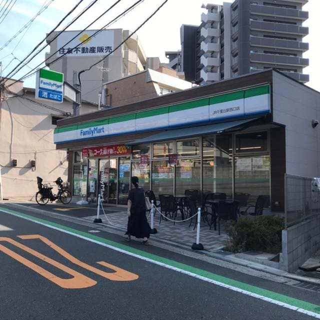 ファミリーマートJR千里丘駅西口店(コンビニ)まで162m※ファミリーマートJR千里丘駅西口店 グランドライフ北之坊