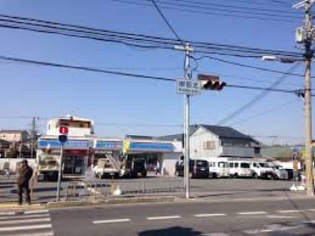 ローソン吹田岸部北三丁目店(コンビニ)まで196m※ローソン吹田岸部北三丁目店 ナウトローネ
