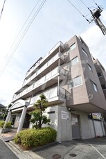 イーストヴィレッジ宮の前