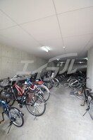 イーストヴィレッジ宮の前