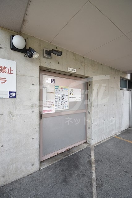  イーストヴィレッジ宮の前