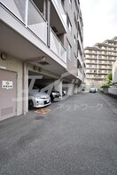  イーストヴィレッジ宮の前