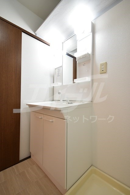  イーストヴィレッジ宮の前