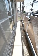  イーストヴィレッジ宮の前