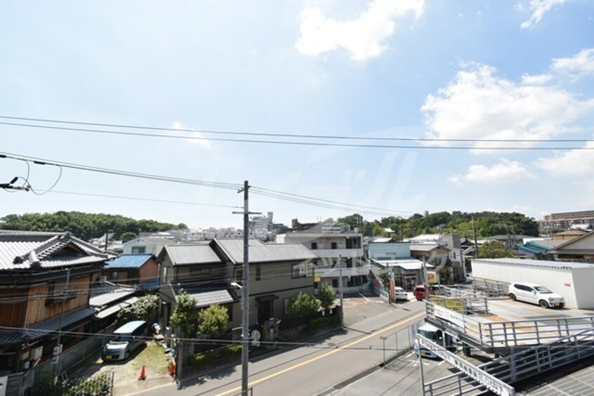 イーストヴィレッジ宮の前