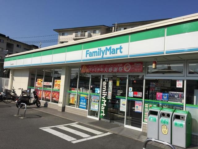 ファミリーマート吹田山田西店(コンビニ)まで1004m※ファミリーマート吹田山田西店 イーストヴィレッジ宮の前