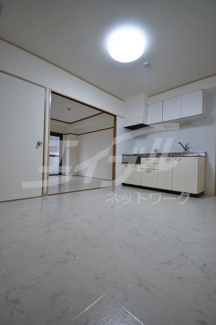  東海道本線<琵琶湖線・JR京都線>/吹田駅 徒歩3分 4階 築37年