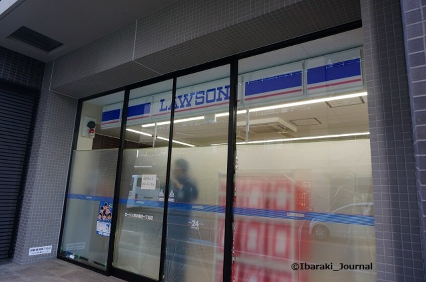 ローソン茨木春日一丁目店(コンビニ)まで101m※ローソン茨木春日一丁目店 シャルマンクレール