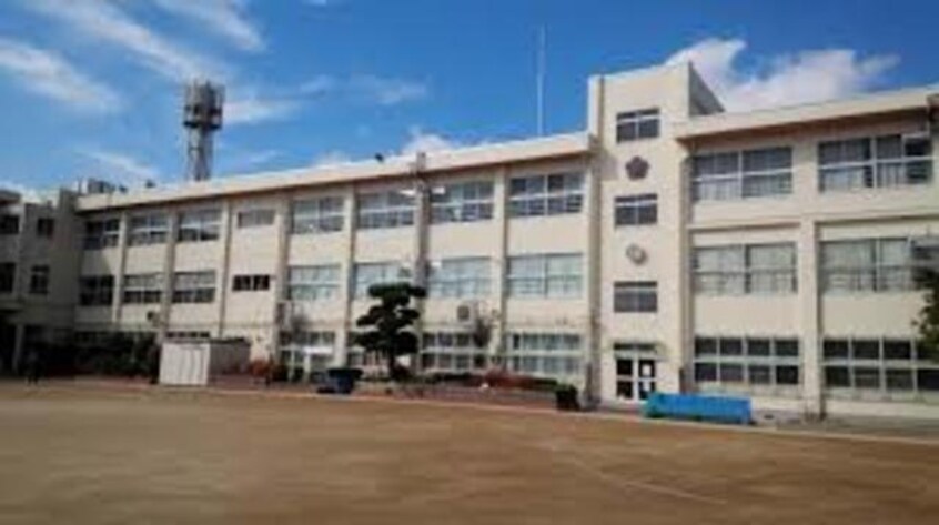 摂津市立千里丘小学校(小学校)まで643m※摂津市立千里丘小学校 フジパレス千里丘駅西