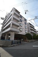 アスティオン江坂の外観