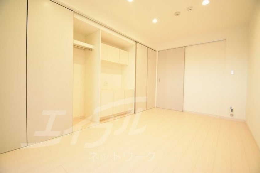 広くてきれいな洋室です！快適に過ごせそうですね。 リブリ・岸辺・OSAKA