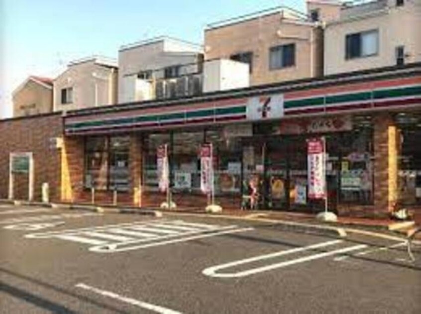 セブンイレブン摂津鳥飼野々1丁目店(コンビニ)まで761m※セブンイレブン摂津鳥飼野々1丁目店 ソフィアコート鳥飼　B棟