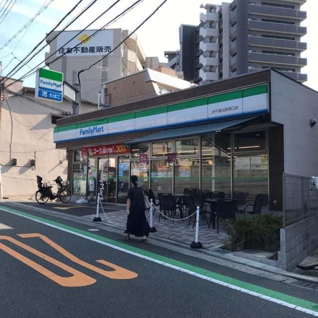 ファミリーマートJR千里丘駅西口店(コンビニ)まで518m※ファミリーマートJR千里丘駅西口店 フジパレス千里丘Ⅱ番館