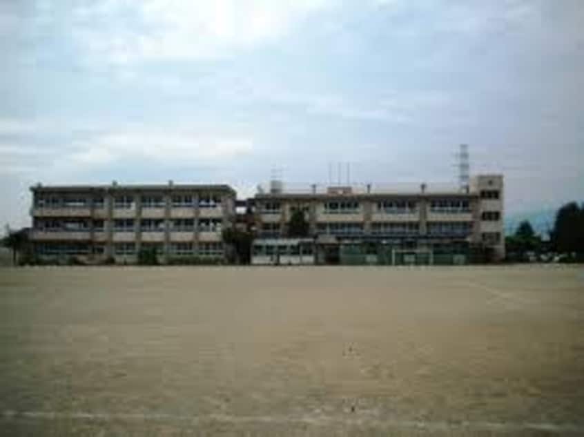 甲府市立大里小学校(小学校)まで525m CRADLE