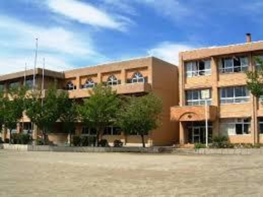 甲府市立東小学校(小学校)まで490m ドエルコート里吉 C