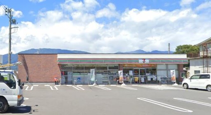 ｾﾌﾞﾝｲﾚﾌﾞﾝ 山梨田富店(コンビニ)まで1066m レオパレスレクエルド