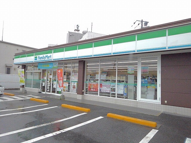 ファミリーマート昭和国母店まで650m エレガンシアＡ