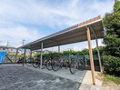駐輪場 レオパレスフローラ