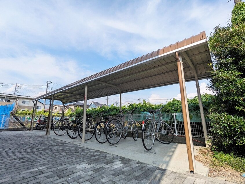 駐輪場 レオパレスフローラ