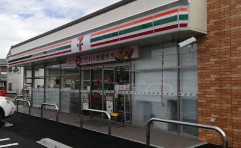 ｾﾌﾞﾝｲﾚﾌﾞﾝ 中央市布施店(コンビニ)まで741m レオパレスリヴェール