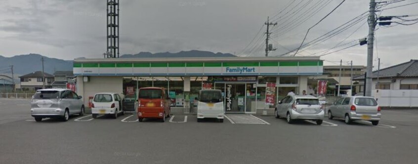 ﾌｧﾐﾘｰﾏｰﾄ 田富東花輪店(コンビニ)まで710m レオパレスレクエルド