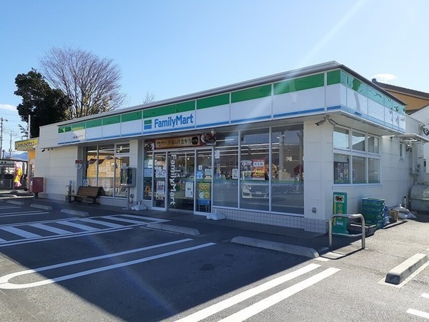 ファミリーマート小瀬公園通り店まで700m ベリッシマ　II