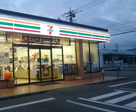 セブンイレブン 甲府大里店(コンビニ)まで169m ザ　サンズ