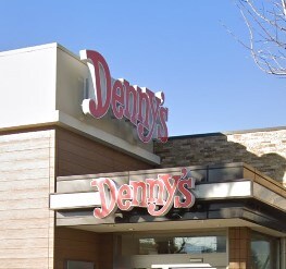 デニーズ甲府中央店(その他飲食（ファミレスなど）)まで326m クリスタル甲府丸の内