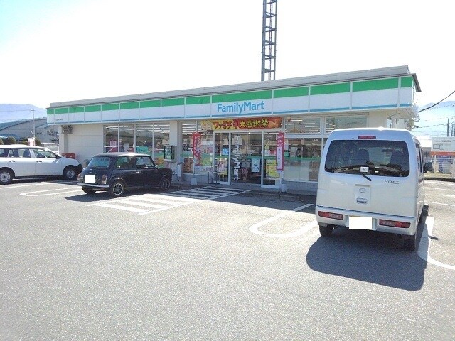 ファミリーマート 田富東花輪店まで500m カーサ・ボヌール